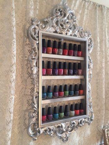 utiliser un cadre pour ranger ses vernis à ongles